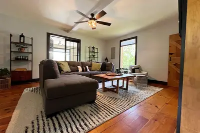 Image de Whiteface Mt View • Private Spacious Rustic Apt • Walk to Main St 10 min