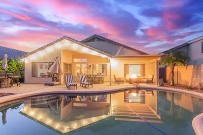 Image de Fantastic Location! Beautiful 4 Beds, Priv Heated Pool half mi to Dwntwn Gilbert