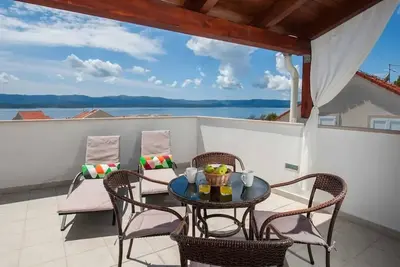 Image de Appartement dans Bol avec vue mer, terrasse, Climatisation, Wifi (5126-1)