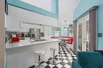 Image de Quirky house central to stadium\/theme parks\/Ksc\/beach\/port - 5 star home