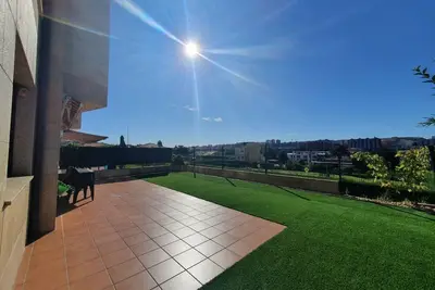 Image de Beautiful ground floor with garden, pool and close to the beach, idela families