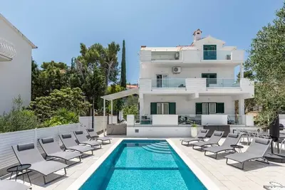 Image de Appartement dans Arbanija avec vue mer, terrasse, Climatisation, Wifi (5139-3)