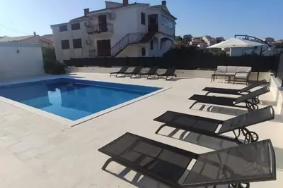 Image de Appartement dans Seget Vranjica avec vue mer, Balcon, Climatisation, Wifi (5142-3)
