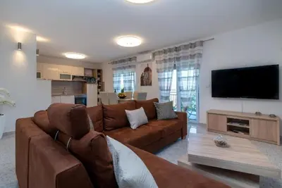 Image de Appartement dans Mastrinka avec vue mer, terrasse, Climatisation, Wifi (5159-3)