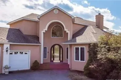 Image de Gorgeous Riverfront home on 5 acres