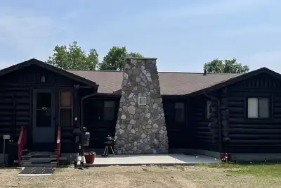 Image de Charming Cabin Nestled along the Stony Brook Creek