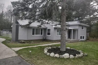Image de Amazing house within walking distance to the sand bar at Torch Lake, sleeps 8