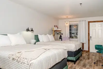 Image de Glam Jam! - Newly Remodeled Stay in Style! Pets Stay Free