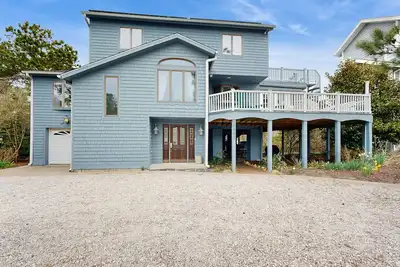 Image de Bethany Dunes home with decks, sunroom, tennis, pickleball, & beach access