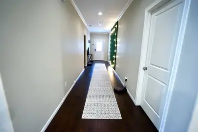 Image de Trendy Modern Home; Zoo, Trails and Parks, Galleria, Heights, Downtown, and Eado