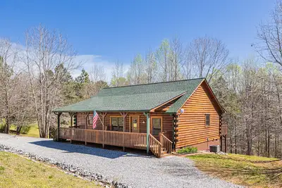 Image de New Beautiful Private Cabin -- 17 miles from Lake Lure & 19 miles from Tiec