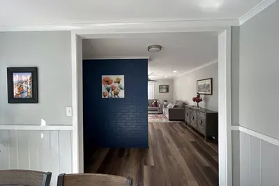 Image de Newly renovated, tranquil house, close to everything in historic Ardmore