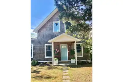 Image de Waterfront home with private dock & bocce court!