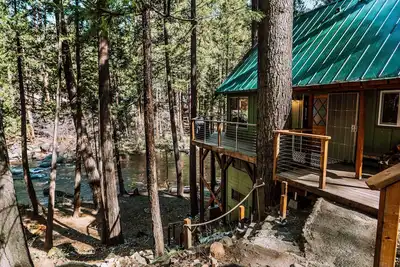 Image de Riverfront! Pet-Friendly A-Frame Cabin - 25min to Sierra @ Tahoe