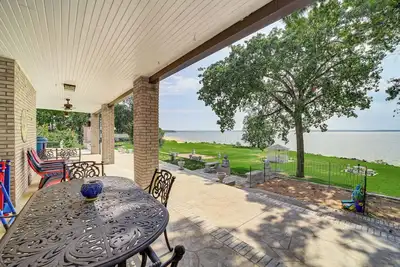 Image de Lakefront Eufaula Escape w\/ Dock + Private Beach!
