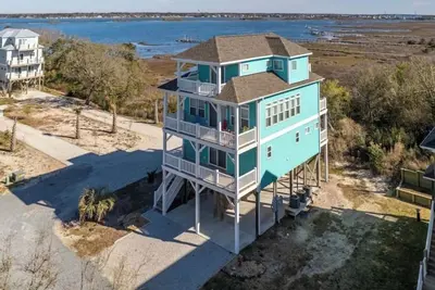 Image de Beautiful Views with Private Beach Access and Elevator