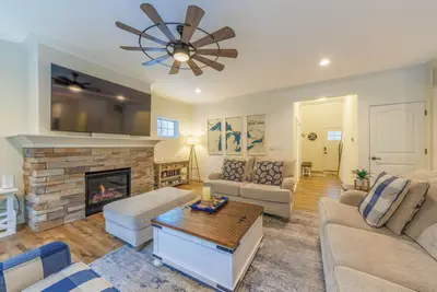 Image de Adventure Awaits indoor pool, hot tub