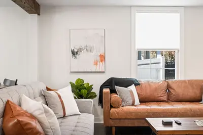 Image de Mont G | 30 + Day Rental | Walk Downtown