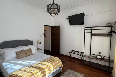 Image de Comfortable room in boutique Hotel Villa Reyna in historic house built in 1900! !