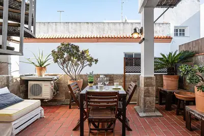 Image de Nazareno - Wonderful triplex with terrace in the center of Conil. Free Wifi.