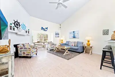 Image de Live the Dream in this 2 Bed/1 Bath Home Steps from Siesta Key Beach!