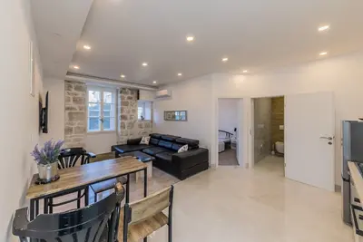 Image de A2 - spacious apt on seafront with the sea view