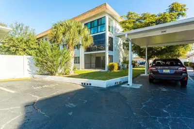 Image de 2 bedroom sleeps 6. Private laundry in unit