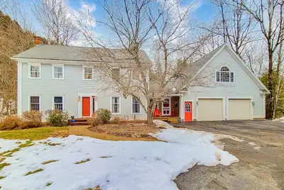 Image de Dog-friendly home on 10 acres with hot tub & views - steps to Lv Rail Trail