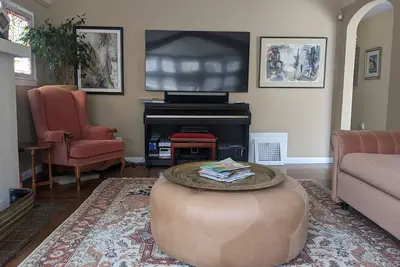 Image de Art Deco Dream Cottage in the Heart of Oakland