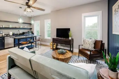 Image de Cozy 2br lakeside apt with dock near marinas & Clemson