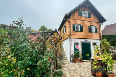 Image de tiny lavender house by Interhome