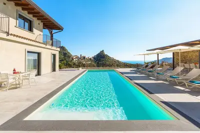 Villa de luxe avec piscine à quelques kilomètres de Taormina