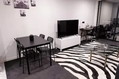 Image de Black & White Delight - 2bd 2bth