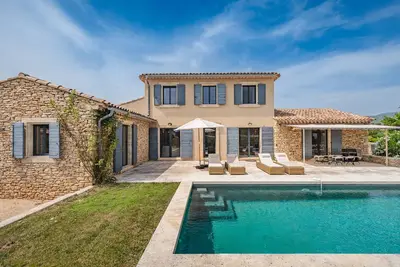 Image de Bastide avec piscine et ses vignes