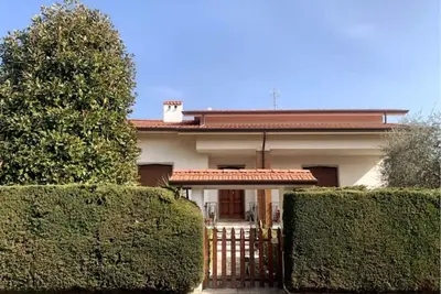 Image de Near beaches, 3 rooms, garden, parking spaces, nearby:Lerici and 5 Terre