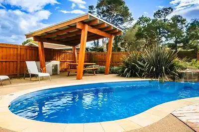 Image de Island Oasis - with shared solar heated pool in Cowes