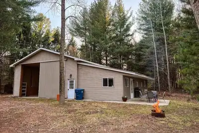 Image de Barn House with Inside Boat Parking