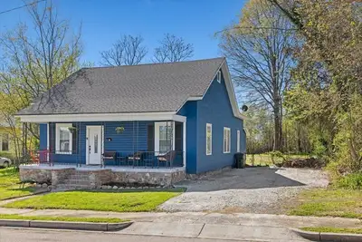 Image de Dream Weaver is a large renovated mill house