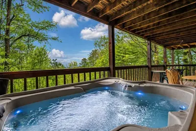 Image de Log Cabin Between Pigeon Forge & Gatlinburg | Hot Tub, Game Room, Pet Friendly