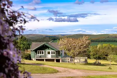 Image de The Buchanan - sleeps 6 guests in 3 bedrooms with hot tub - 5 star award winning lodges