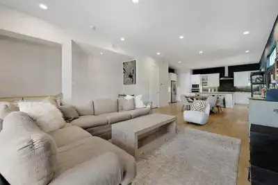 Image de Modern Luxury Townhouse | Uptown & Attractions