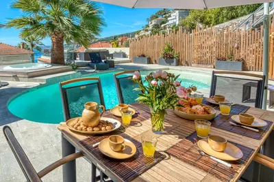 Image de Superbe bas de villa, piscine, jacuzzi et solarium!