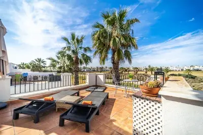 Image de Stunning 2 bedroom Town House - Ce33lt