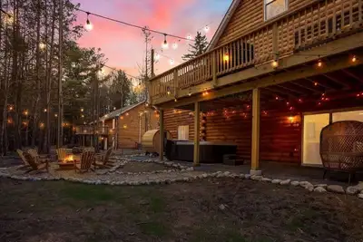 Image de Driftwood Lodge | Movie Theater | Hot Tub | Sauna