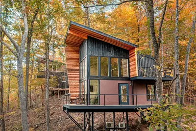 Image de Tree Loft 2 in the trees on a bluff in the Cumberland mountains