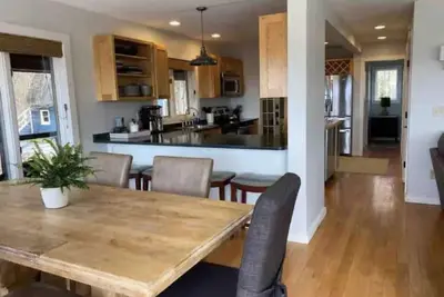 Image de Top of the Hill Retreat w\/ Lake Access