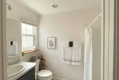 Image de New 2bd/2bath villa. 1 block to Pb court & pool