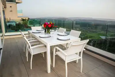 A52. mt - Apartment with Sea & Country Views