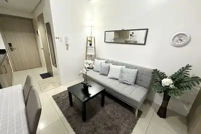 Image de Experience Luxe Living Near Mall of Asia - Stay at Our Stunning Pasay City Condo