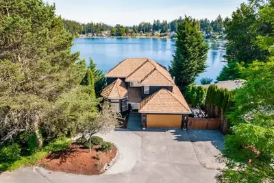Image de 4bd Lakefront, w/ hot tub, outdoor kitchen & dock